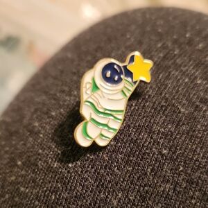 🎉 Astronaut Pin